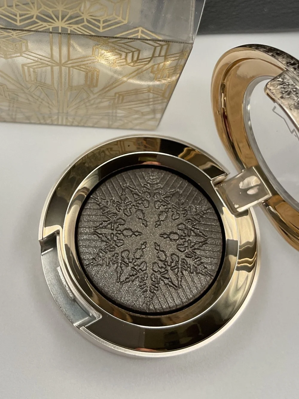 MAC Cosmetics Extra Dimension Snow Ball Eyeshadow in Starry, Starry, Nights